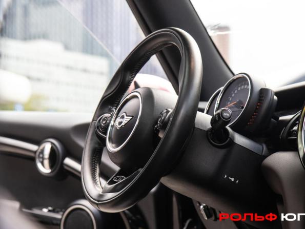 Mini Hatch III (F55/F56) с пробегом 2015 года, цена 1 768 000 рублей, 114043 км, хэтчбек, Автокод Объявления