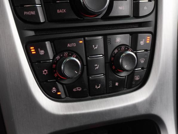 Opel Astra J Рестайлинг с пробегом 2012 года, цена 880 000 рублей, 241575 км, хэтчбек, Автокод Объявления
