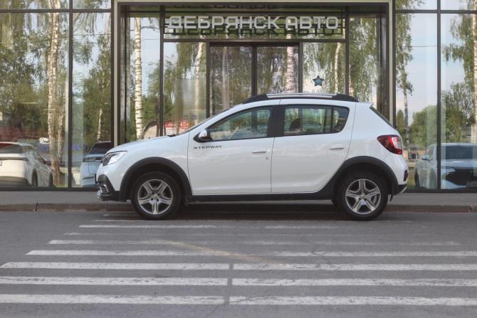 Renault Sandero II Рестайлинг с пробегом 2022 года, цена 1 410 000 рублей, 47047 км, хэтчбек, Автокод Объявления