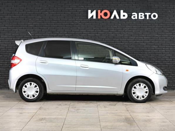 Honda Fit II с пробегом 2012 года, цена 675 000 рублей, 236 км, хэтчбек, Автокод Объявления