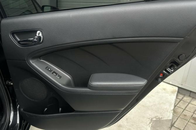 Kia Cerato III Рестайлинг (Classic) с пробегом 2017 года, цена 1 500 000 рублей, 98442 км, седан, Автокод Объявления