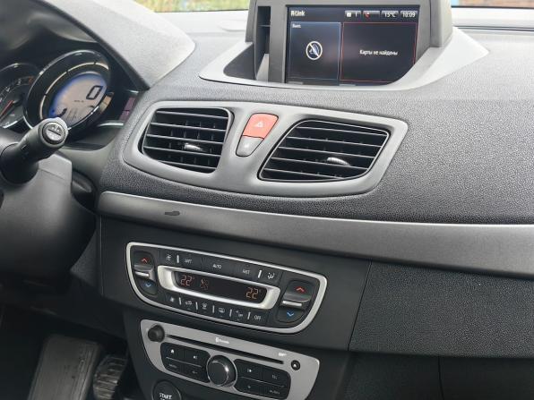 Renault Fluence I Рестайлинг с пробегом 2015 года, цена 949 000 рублей, 140000 км, седан, Автокод Объявления