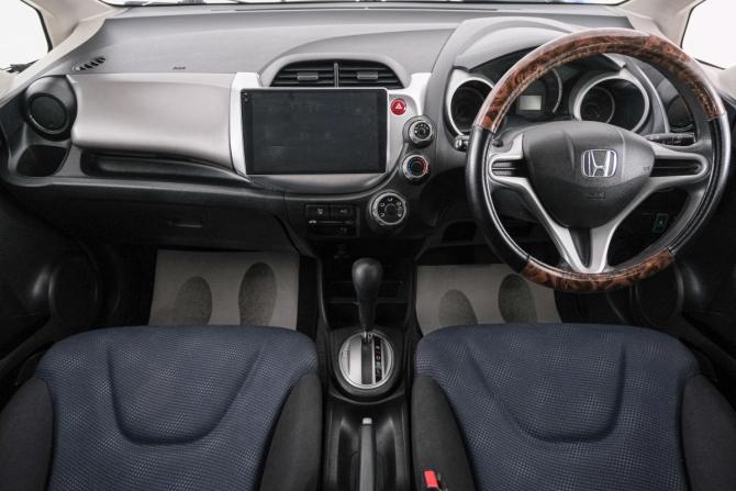 Honda Fit II с пробегом 2011 года, цена 1 079 000 рублей, 67000 км, хэтчбек, Автокод Объявления