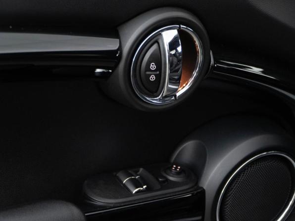 Mini Hatch III (F55/F56) с пробегом 2014 года, цена 1 848 055 рублей, 138663 км, хэтчбек, Автокод Объявления
