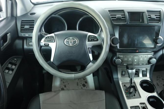 Toyota Highlander II (XU40) Рестайлинг с пробегом 2012 года, цена 1 789 000 рублей, 315000 км, внедорожник, Автокод Объявления