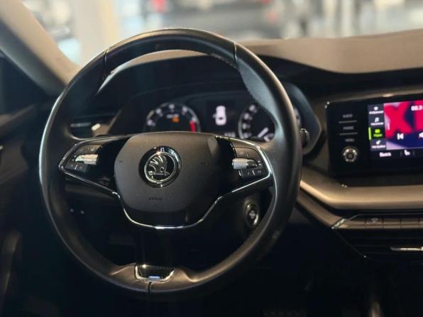 Skoda Octavia IV (A8) с пробегом 2021 года, цена 2 295 000 рублей, 85342 км, лифтбек, Автокод Объявления