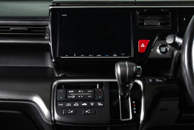Honda Stepwgn V Рестайлинг с пробегом 2019 года, цена 2 539 000 рублей, 119000 км, минивэн, Автокод Объявления
