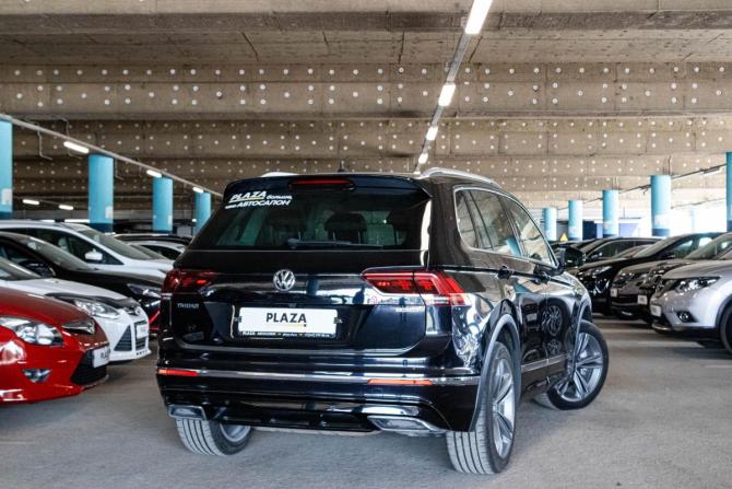 Volkswagen Tiguan II с пробегом 2018 года, цена 2 399 000 рублей, 201219 км, внедорожник, Автокод Объявления