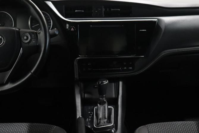 Toyota Corolla XI (E160 E170 E180) Рестайлинг 1 с пробегом 2018 года, цена 1 655 000 рублей, 139000 км, седан, Автокод Объявления