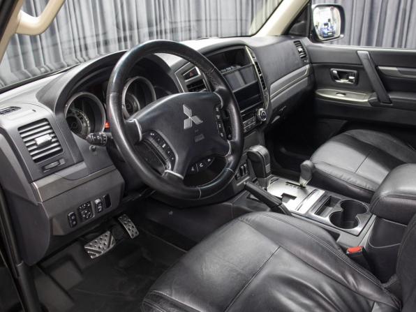 Mitsubishi Pajero IV Рестайлинг 2 с пробегом 2018 года, цена 2 990 000 рублей, 147712 км, внедорожник, Автокод Объявления