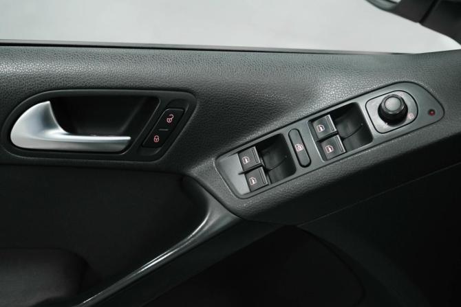 Volkswagen Tiguan I Рестайлинг с пробегом 2016 года, цена 1 130 000 рублей, 251419 км, внедорожник, Автокод Объявления