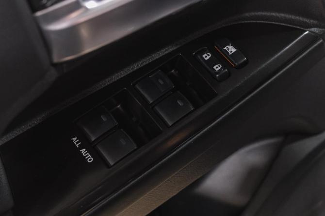 Toyota Land Cruiser 200 Series Рестайлинг 2 с пробегом 2015 года, цена 4 619 000 рублей, 211000 км, внедорожник, Автокод Объявления