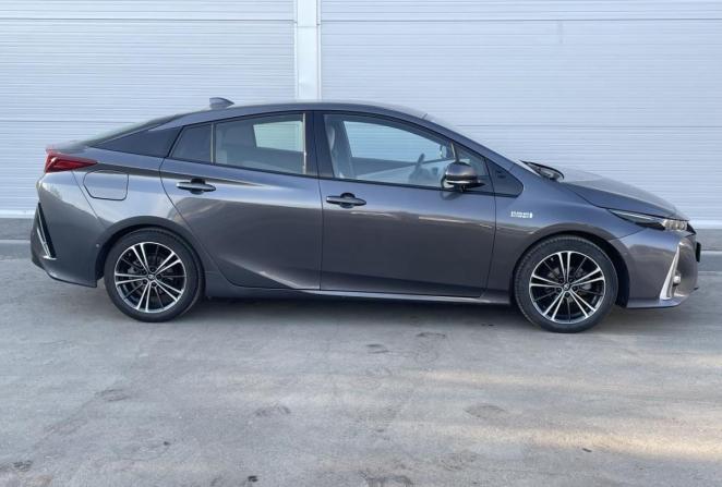 Toyota Prius IV (XW50) с пробегом 2017 года, цена 1 800 000 рублей, 156077 км, лифтбек, Автокод Объявления