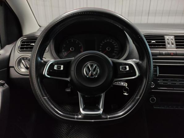 Volkswagen Polo V Рестайлинг с пробегом 2017 года, цена 950 000 рублей, 125540 км, седан, Автокод Объявления