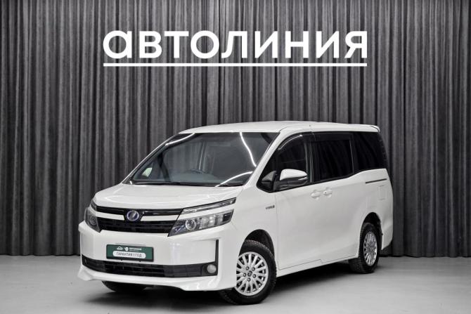 Toyota Voxy III (R80) с пробегом 2014 года, цена 1 545 000 рублей, 190000 км, минивэн, Автокод Объявления