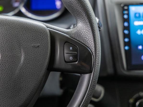 Renault Sandero II с пробегом 2015 года, цена 1 048 000 рублей, 75506 км, хэтчбек, Автокод Объявления