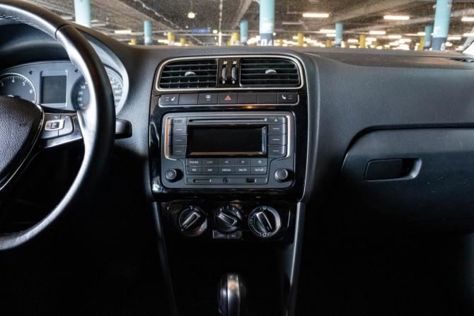 Volkswagen Polo V Рестайлинг с пробегом 2017 года, цена 1 149 000 рублей, 142811 км, седан, Автокод Объявления