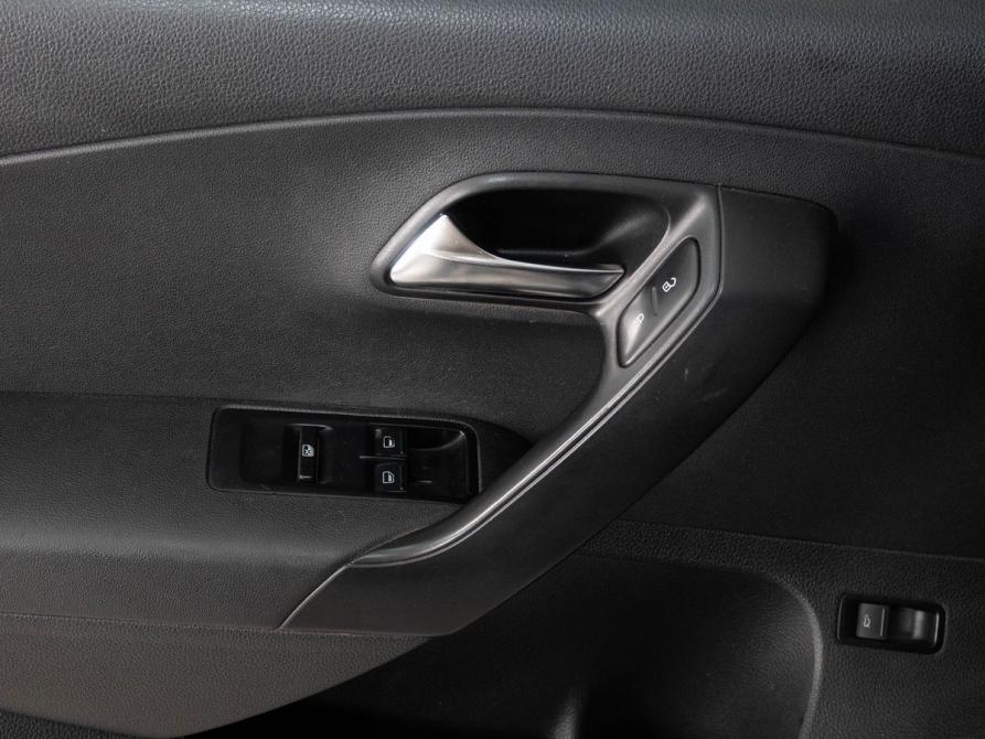 Volkswagen Polo V Рестайлинг Казань  - изображение 15