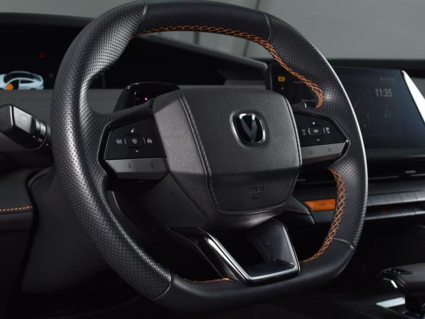 Changan UNI-V I с пробегом 2024 года, цена 2 599 995 рублей, 23784 км, лифтбек, Автокод Объявления