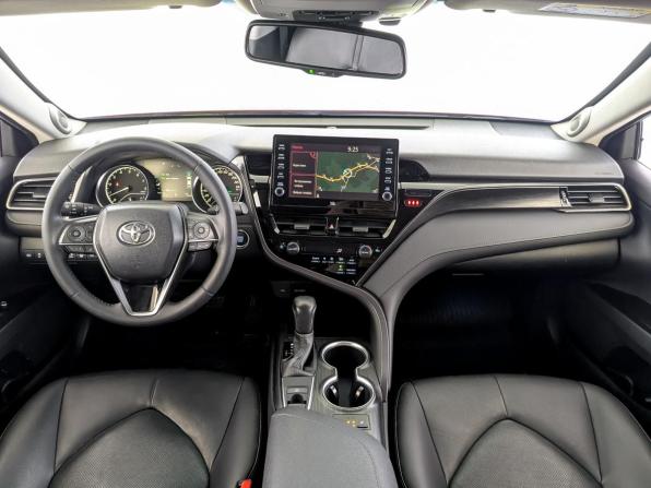 Toyota Camry VIII (XV70) Рестайлинг с пробегом 2021 года, цена 3 300 000 рублей, 53464 км, седан, Автокод Объявления