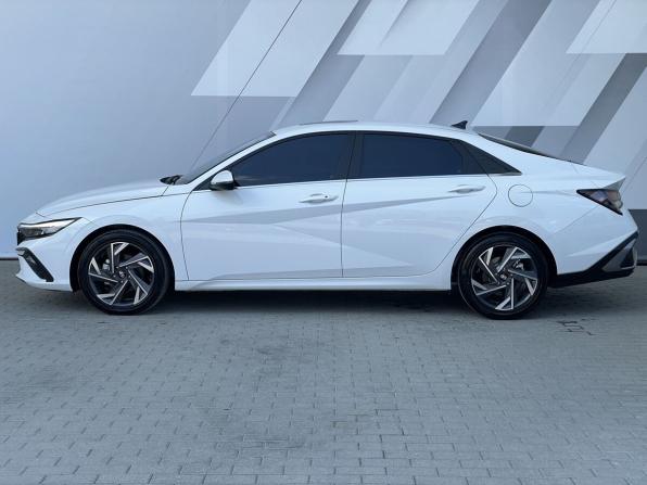 Hyundai Elantra VII (CN7) Рестайлинг с пробегом 2024 года, цена 2 770 000 рублей, 5926 км, седан, Автокод Объявления