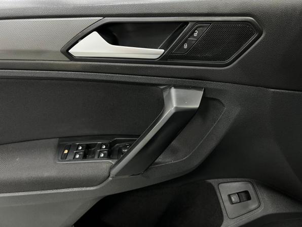 Volkswagen Tiguan II с пробегом 2018 года, цена 2 590 000 рублей, 103695 км, внедорожник, Автокод Объявления