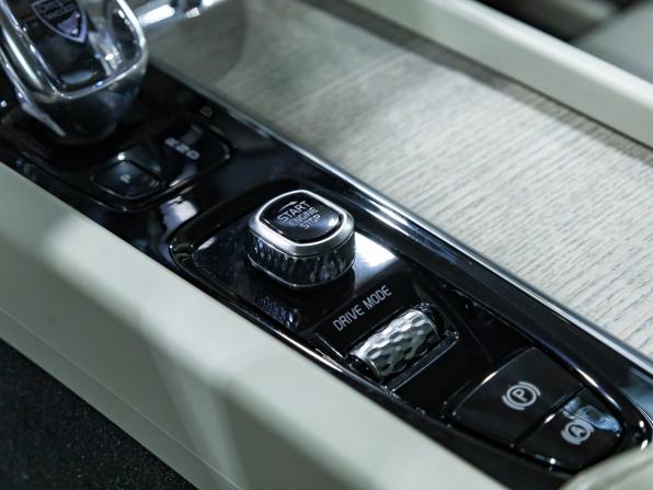 Volvo XC60 II с пробегом 2019 года, цена 4 549 000 рублей, 92932 км, внедорожник, Автокод Объявления