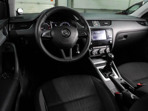 Skoda Octavia III (A7) Рестайлинг с пробегом 2019 года, цена 1 440 000 рублей, 213649 км, лифтбек, Автокод Объявления