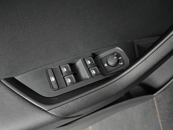 Skoda Karoq I с пробегом 2021 года, цена 2 373 000 рублей, 41987 км, внедорожник, Автокод Объявления