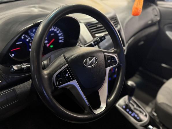 Hyundai Solaris I с пробегом 2013 года, цена 800 000 рублей, 219530 км, седан, Автокод Объявления