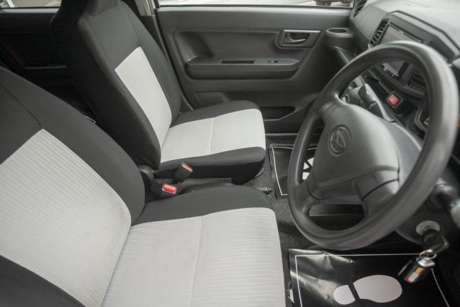 Daihatsu Mira e:S II с пробегом 2018 года, цена 635 000 рублей, 93500 км, хэтчбек, Автокод Объявления