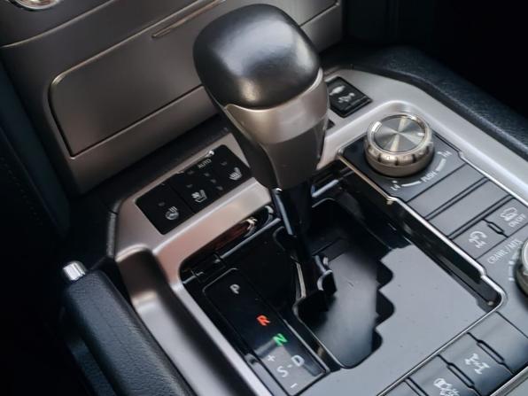 Toyota Land Cruiser 200 Series Рестайлинг 2 с пробегом 2016 года, цена 4 850 000 рублей, 292753 км, внедорожник, Автокод Объявления