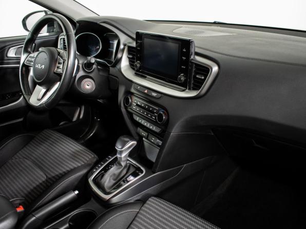 Kia Ceed III Рестайлинг с пробегом 2022 года, цена 2 440 000 рублей, 36132 км, хэтчбек, Автокод Объявления