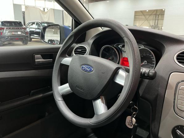 Ford Focus II Рестайлинг с пробегом 2009 года, цена 1 420 000 рублей, 13602 км, седан, Автокод Объявления