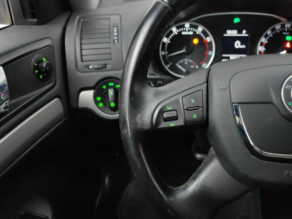 Skoda Octavia II (A5) Рестайлинг с пробегом 2011 года, цена 928 000 рублей, 120000 км, лифтбек, Автокод Объявления