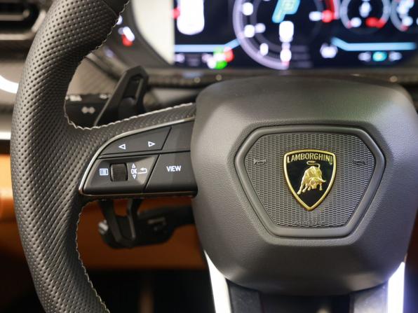Lamborghini Urus I Рестайлинг с пробегом 2025 года, цена 43 000 000 рублей, 82 км, внедорожник, Автокод Объявления