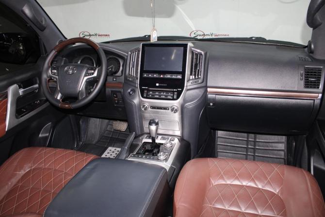 Toyota Land Cruiser 200 Series Рестайлинг 2 с пробегом 2017 года, цена 7 500 000 рублей, 108306 км, внедорожник, Автокод Объявления