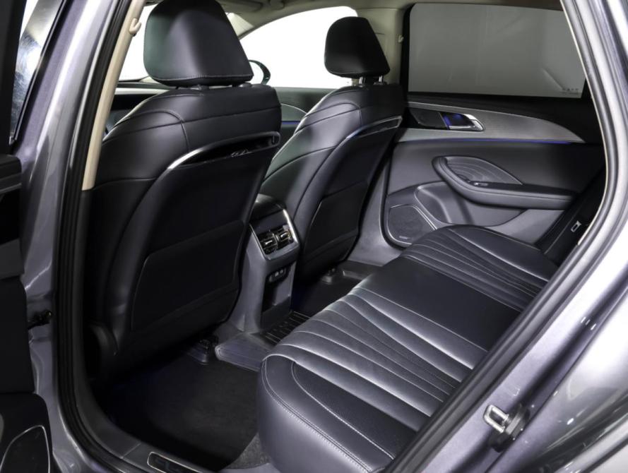 Hongqi H5 II Москва  - изображение 12