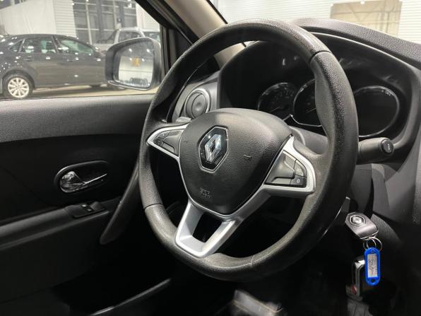 Renault Logan II Рестайлинг с пробегом 2018 года, цена 780 000 рублей, 158000 км, седан, Автокод Объявления
