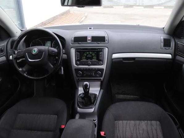 Skoda Octavia II (A5) Рестайлинг с пробегом 2012 года, цена 919 000 рублей, 196000 км, универсал, Автокод Объявления