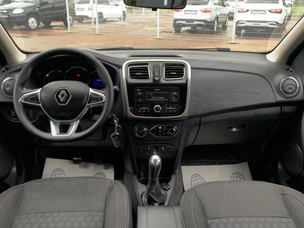Renault Logan II с пробегом 2018 года, цена 1 025 000 рублей, 77000 км, седан, Автокод Объявления