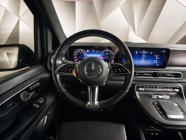 Mercedes-Benz V-Класс III (W447) Рестайлинг 2 с пробегом 2024 года, цена 10 600 000 рублей, 52428 км, минивэн, Автокод Объявления