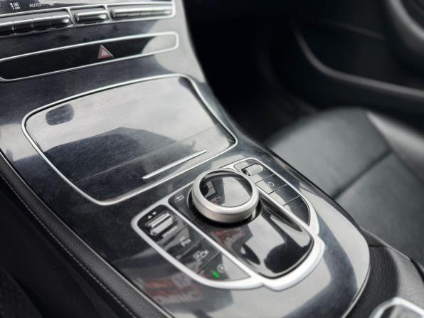 Mercedes-Benz E-Класс V (W213 S213 C238) с пробегом 2018 года, цена 3 070 000 рублей, 331610 км, седан, Автокод Объявления