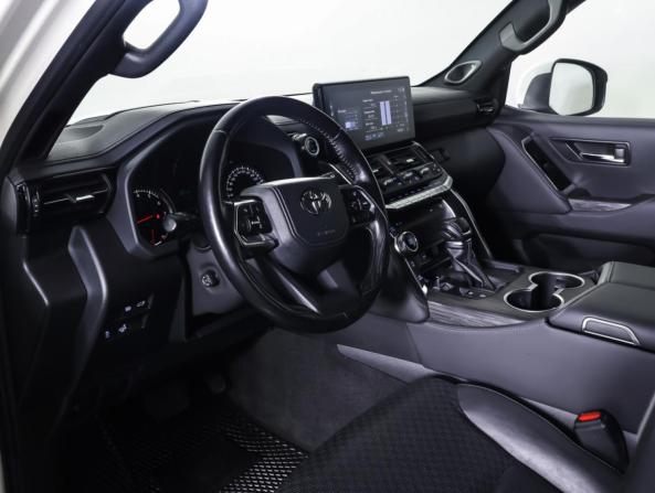 Toyota Land Cruiser 300 Series с пробегом 2021 года, цена 8 898 000 рублей, 109143 км, внедорожник, Автокод Объявления
