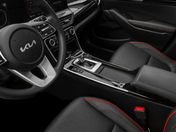 Kia Seltos I Рестайлинг с пробегом 2024 года, цена 2 380 000 рублей, 29980 км, внедорожник, Автокод Объявления