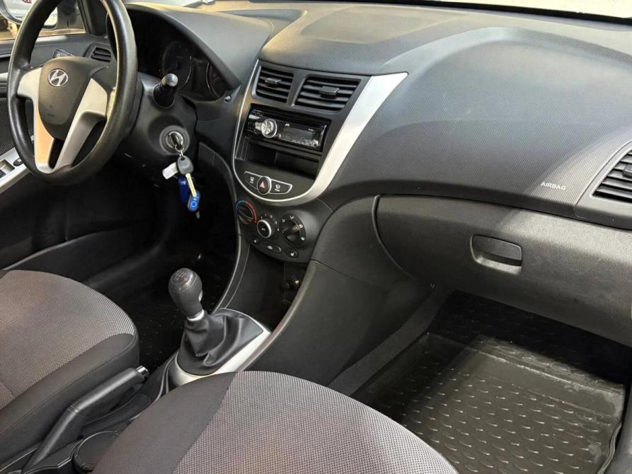 Hyundai Solaris I Санкт-Петербург  - изображение 21