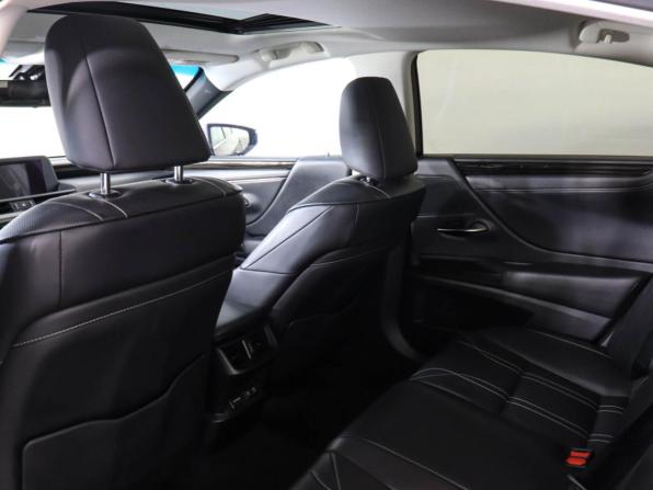 Lexus ES VII с пробегом 2019 года, цена 3 697 000 рублей, 131127 км, седан, Автокод Объявления