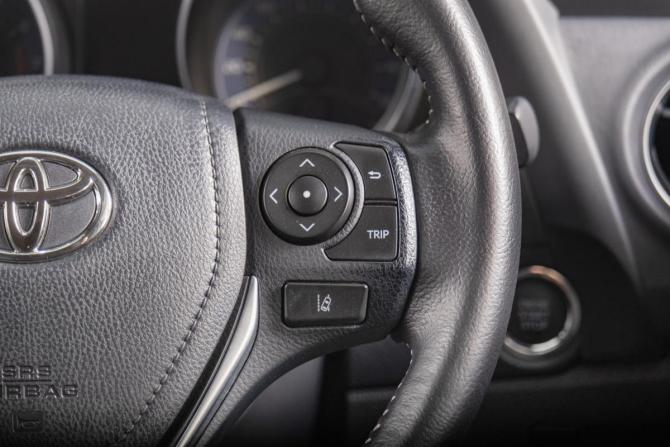 Toyota Auris II Рестайлинг с пробегом 2016 года, цена 1 649 000 рублей, 20000 км, хэтчбек, Автокод Объявления
