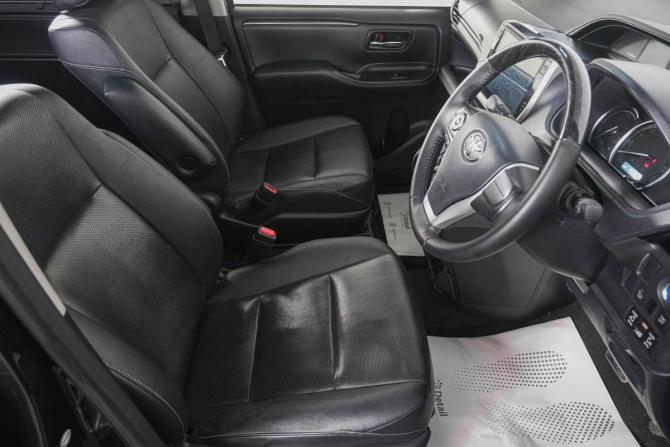 Toyota Esquire I с пробегом 2015 года, цена 1 919 000 рублей, 193000 км, минивэн, Автокод Объявления
