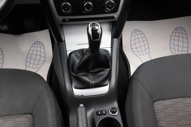 Skoda Octavia II (A5) Рестайлинг с пробегом 2011 года, цена 659 000 рублей, 245000 км, лифтбек, Автокод Объявления